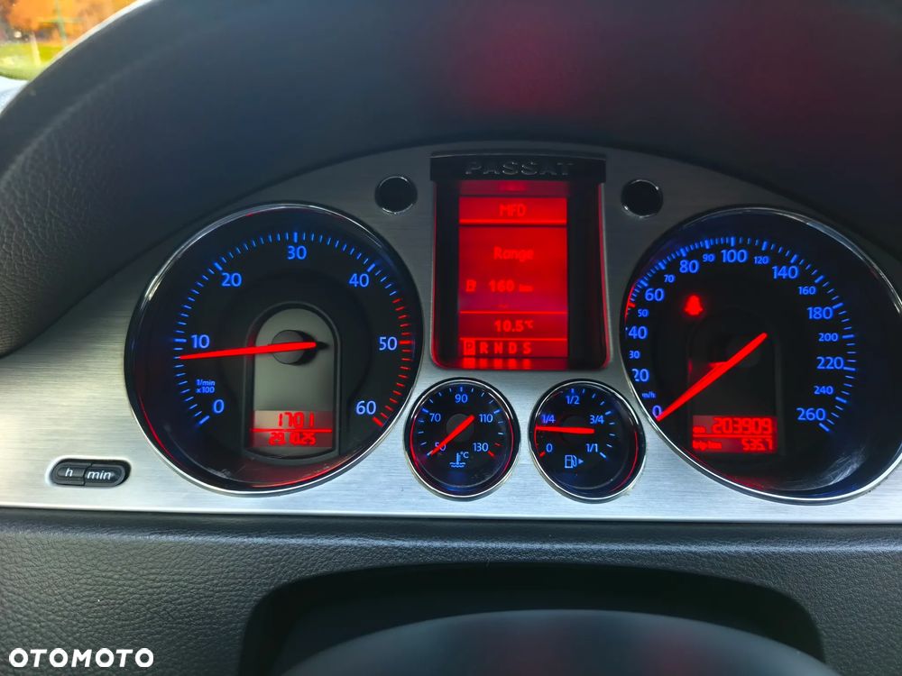 Volkswagen Passat Variant 2.0 TDI DPF DSG Highline - 18