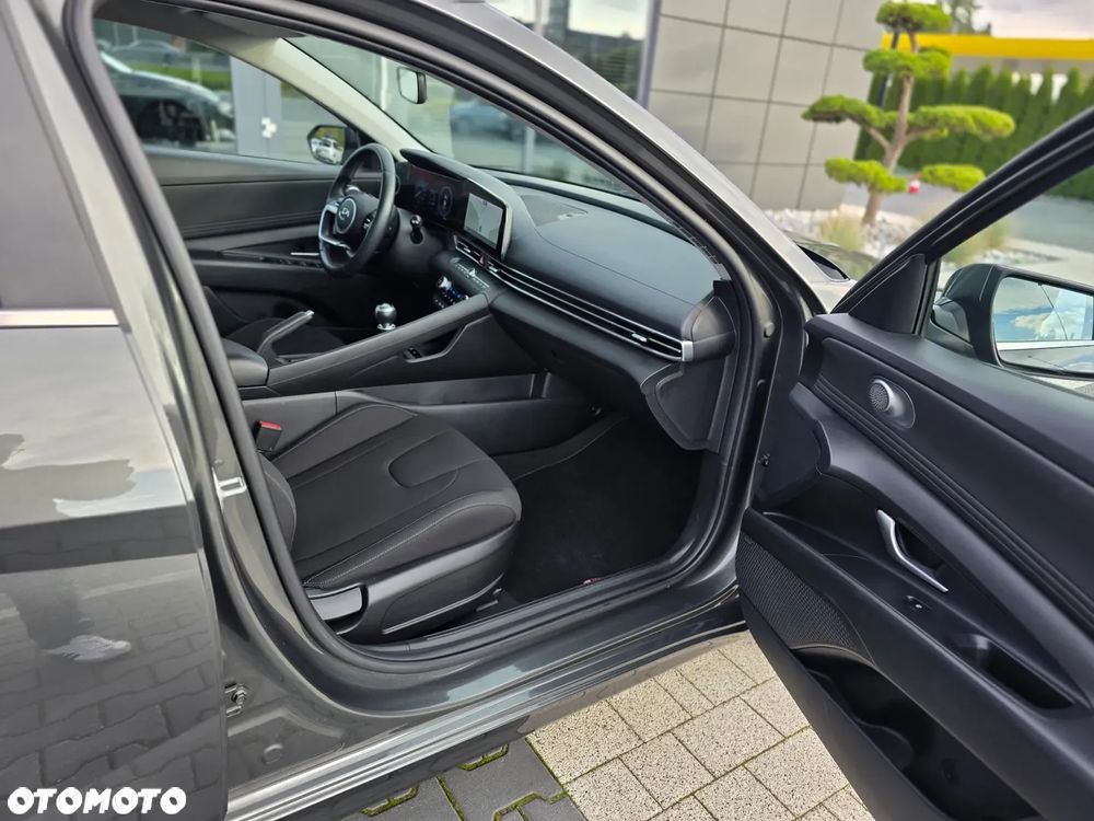 Hyundai Elantra - 22