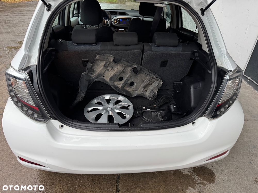 Toyota Yaris Hybrid 100 Premium - 30