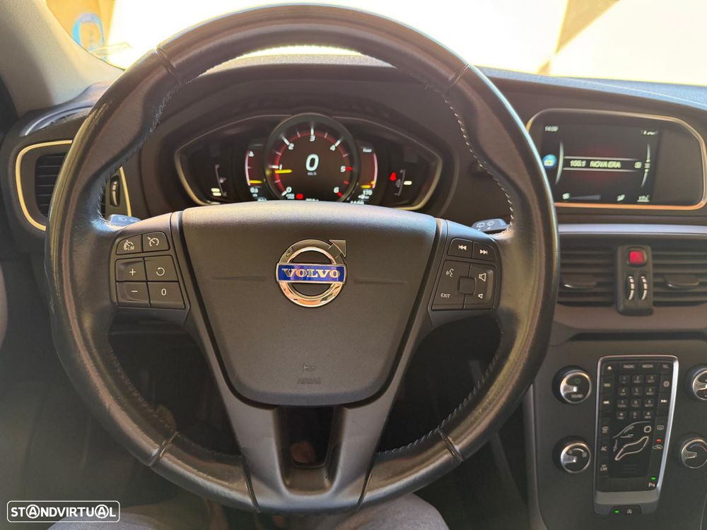 Volvo V40 Cross Country - 10