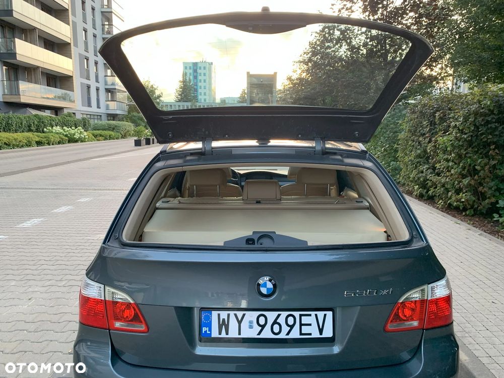 BMW Seria 5 530xi Touring - 30