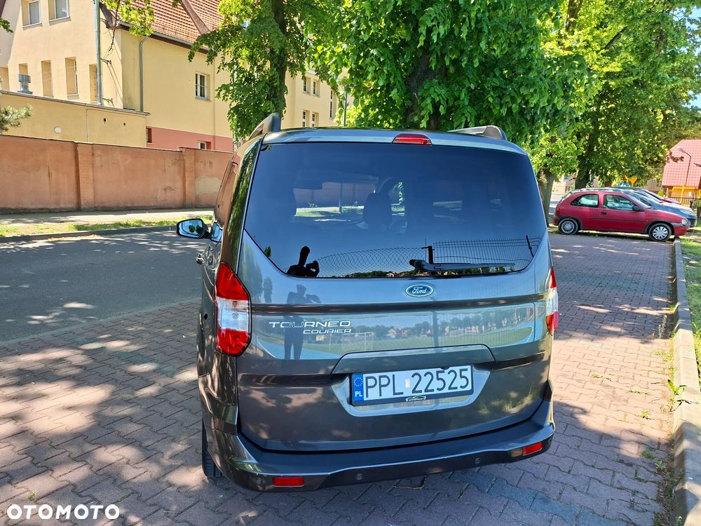 Ford Tourneo Courier 1.5 TDCi S&S Titanium - 6