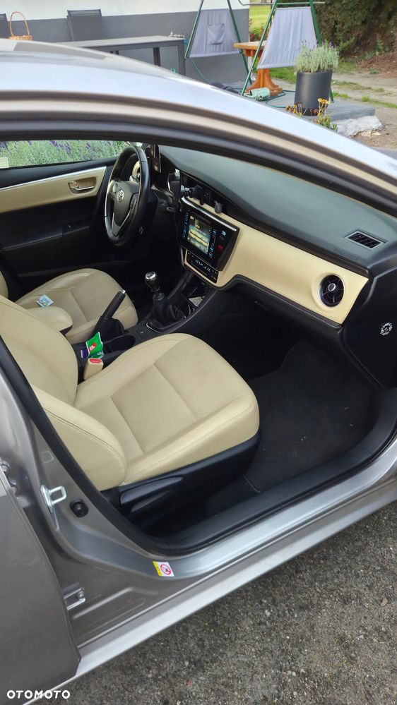 Toyota Corolla - 33