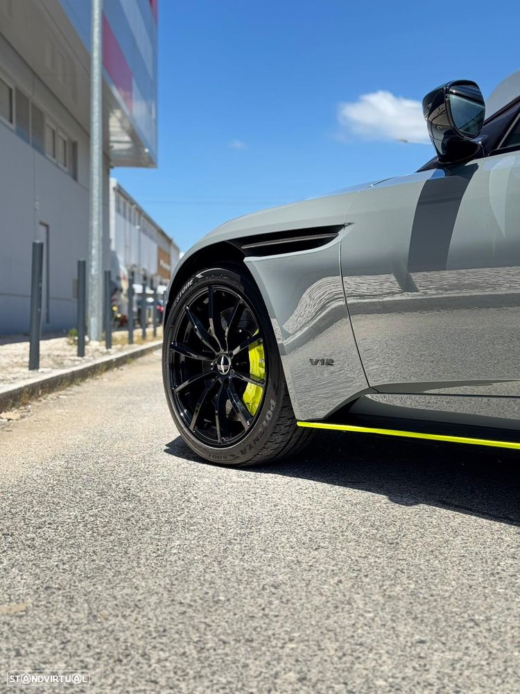 Aston Martin DB11 Coupé V12 AMR - 19
