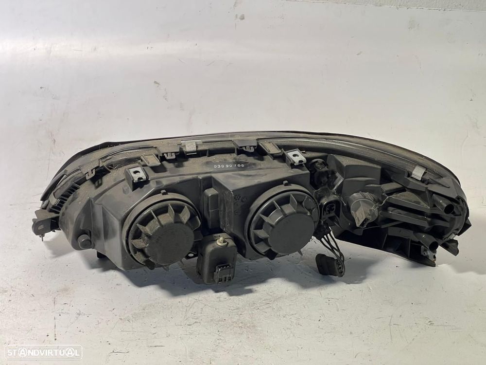 Farol Dto VOLVO V70 II (285) REF. 087731114R - 3