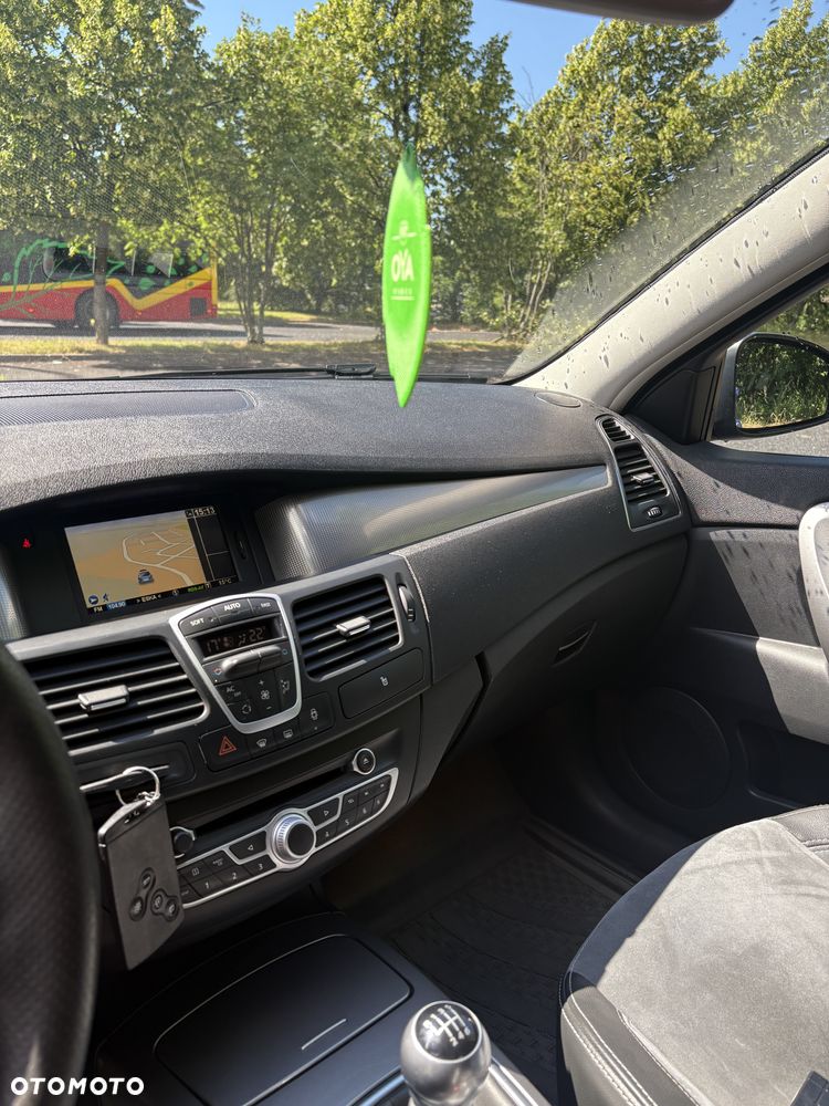 Renault Laguna dCi 150 FAP Start-Stop GT - 13