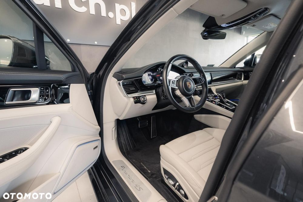 Porsche Panamera 4S - 11