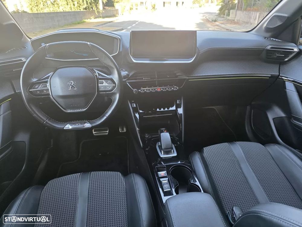 Peugeot e-208 - 32