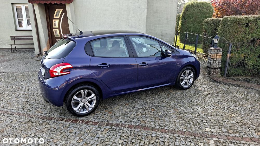 Peugeot 208 1.2 PureTech Allure - 17