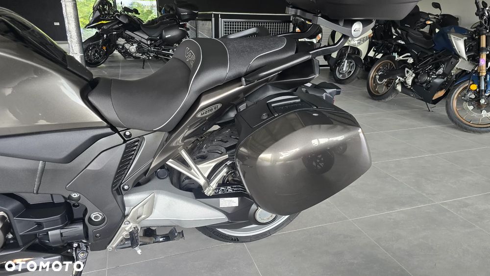 Honda VFR - 17