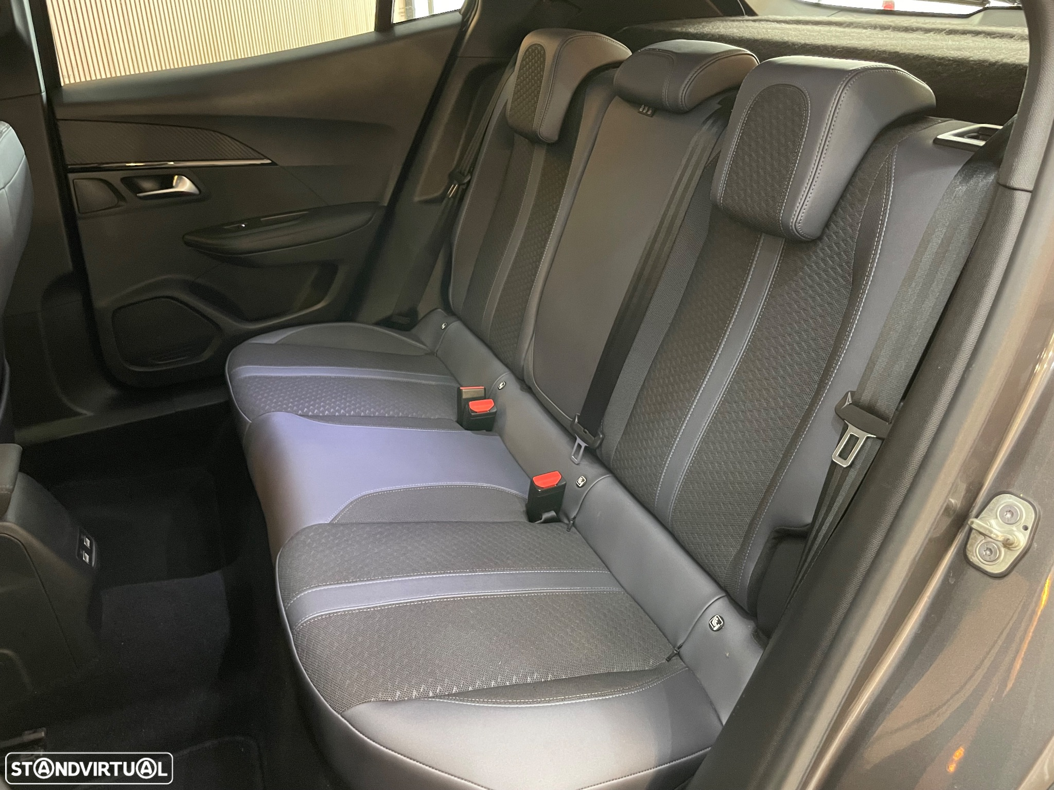 Peugeot 2008 1.2 PureTech Allure - 9
