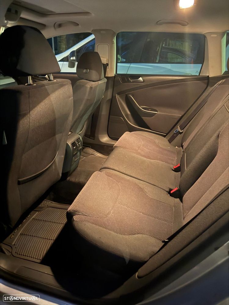 VW Passat 1.6 TDI BlueMotion Business Edition - 14