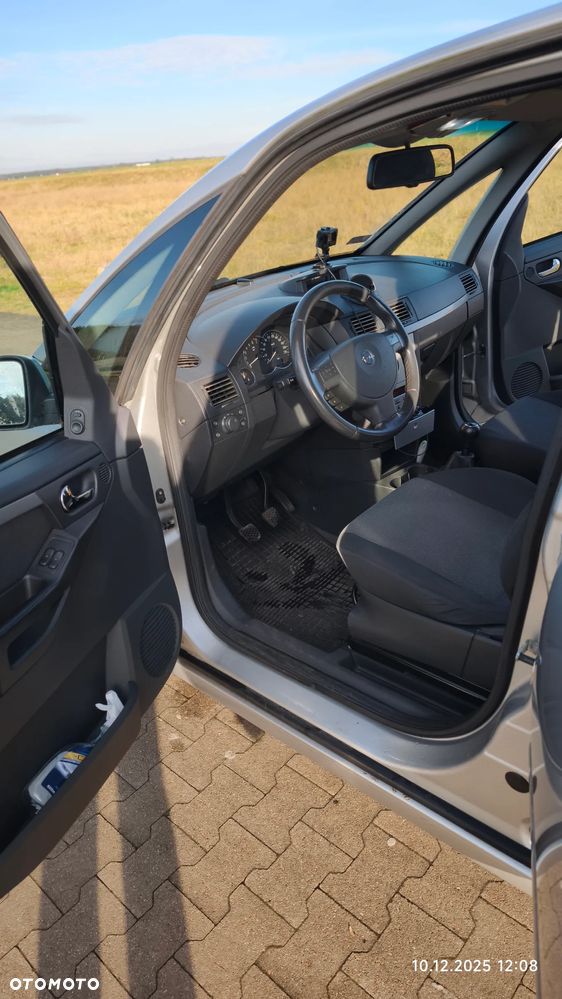 Opel Meriva 1.6 16V (Essentia) - 13