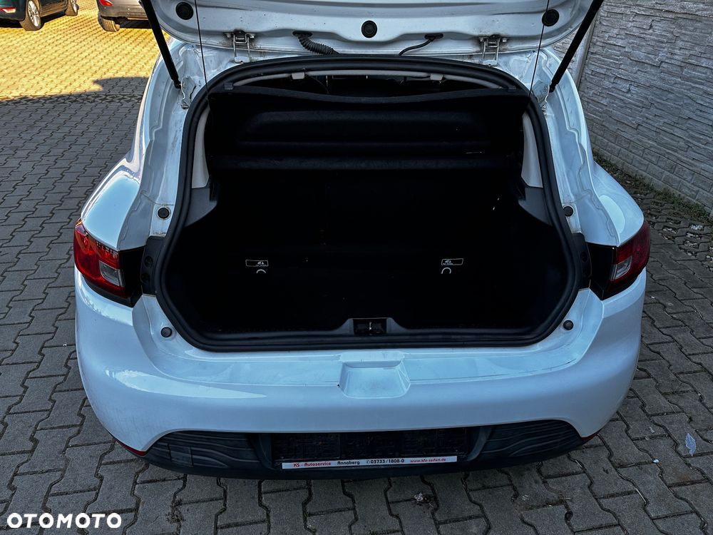 Renault Clio 1.2 16V 75 Luxe - 12