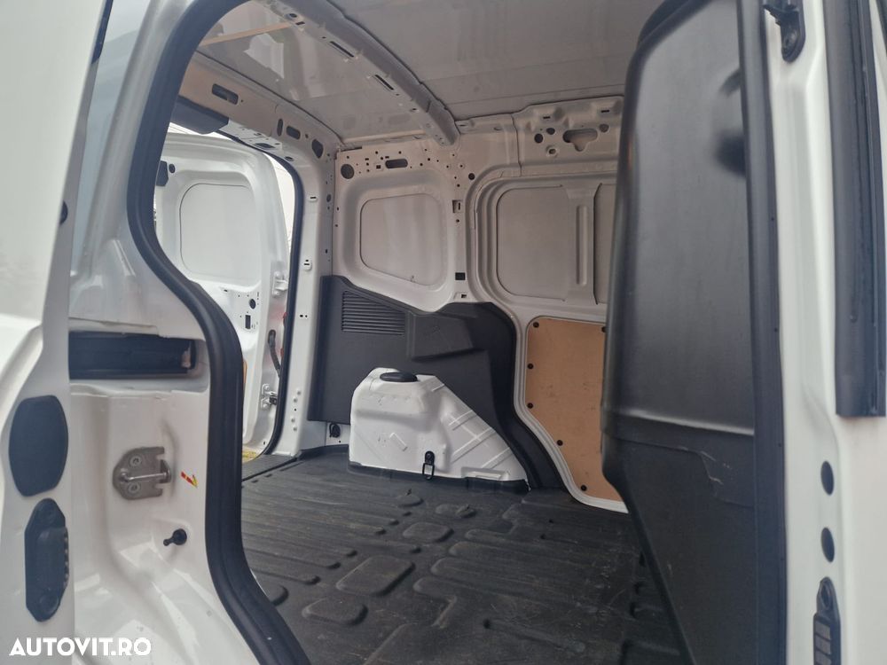 Ford Tourneo Courier - 22