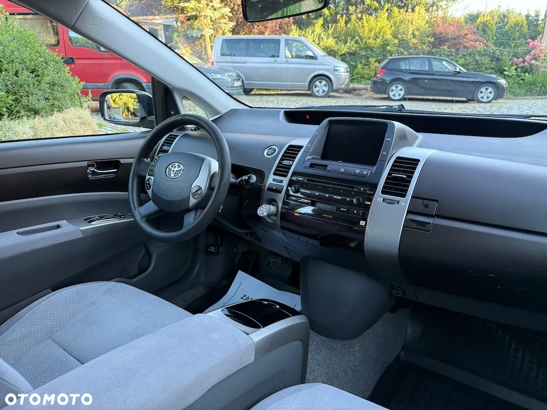 Toyota Prius (Hybrid) - 22