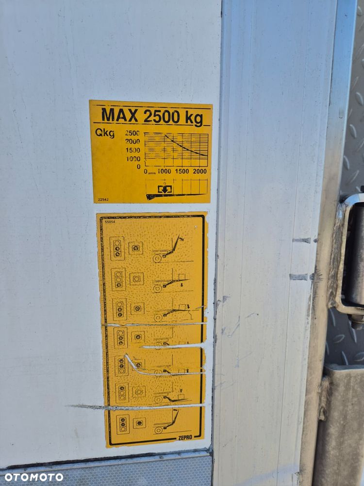 Volvo FM 340 4X2 / CHŁODNIA IZOTERMA / CARRIER VECTOR i350 / WINDA 2500KG / BEZWYPADKOWY / 1 WŁ / EURO 6 / AUTOMAT / IDEALNY / 9000KG ŁADOWNOŚĆ / WEBASTO - 16