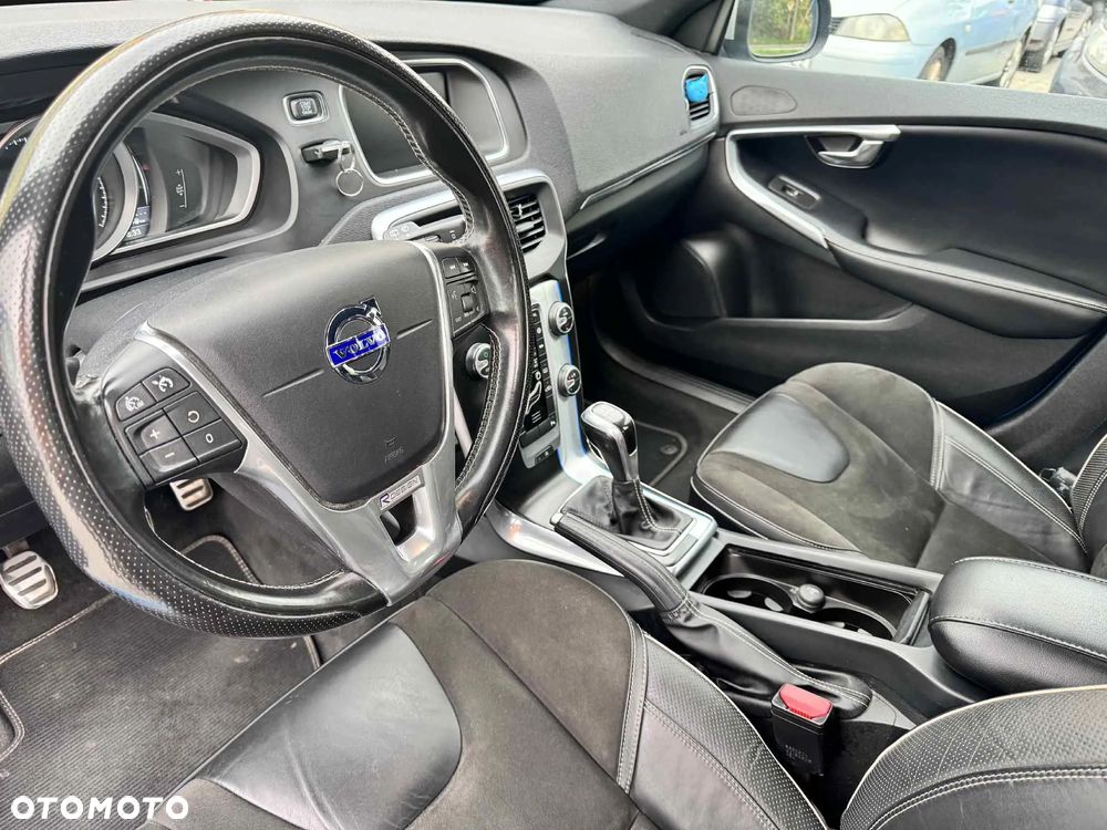 Volvo V40 D2 Drive-E Momentum - 10