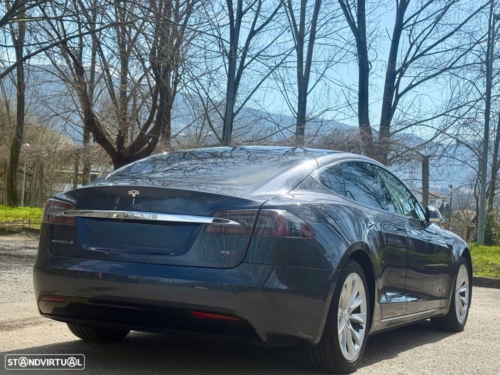 Tesla Model S - 8