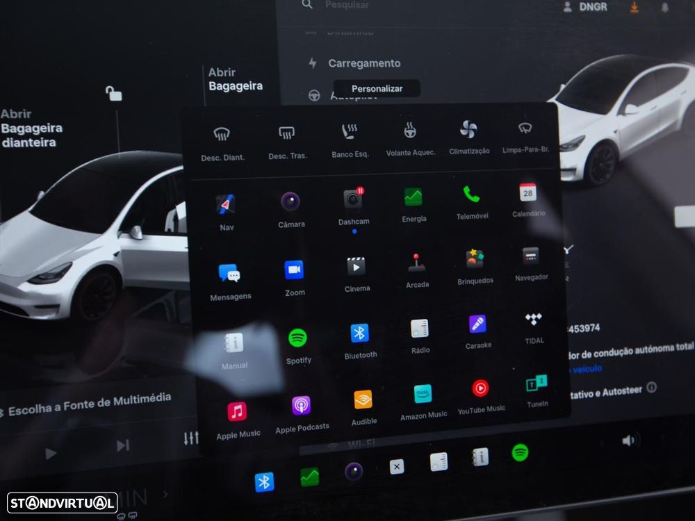 Tesla Model Y Long Range Dual Motor AWD - 26