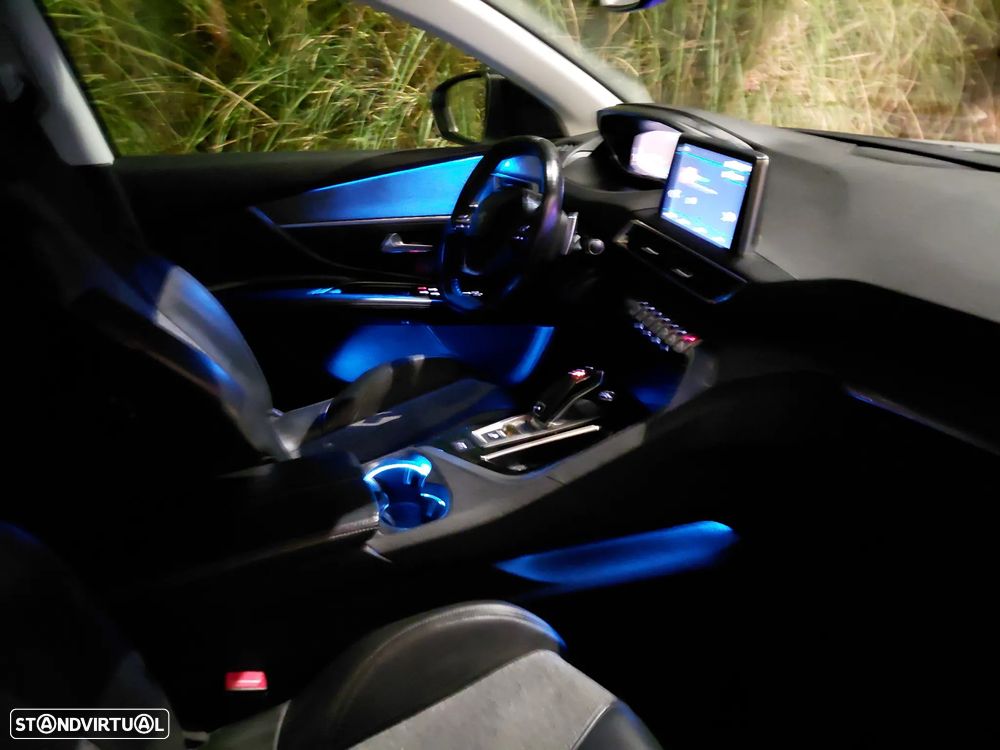 Peugeot 3008 1.2 PureTech Allure EAT6 - 18