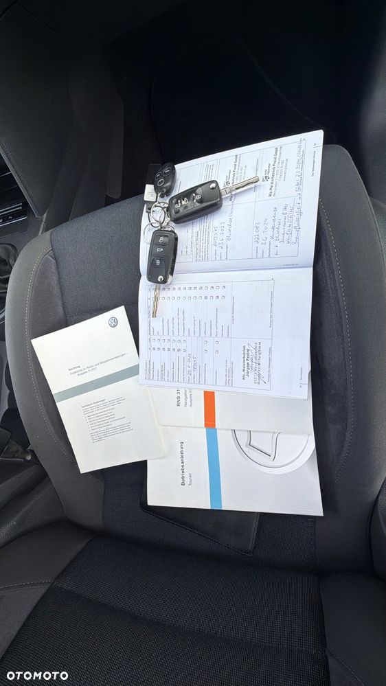 Volkswagen Touran 2.0 TDI DPF STYLE - 18