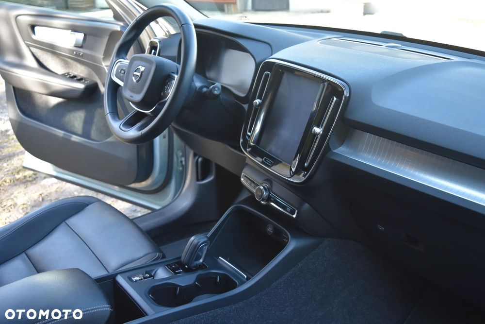 Volvo XC 40 T5 AWD Geartronic Momentum Pro - 24