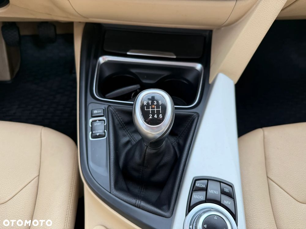 BMW Seria 3 318d DPF - 23