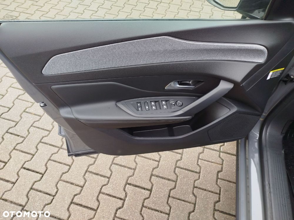 Peugeot 408 - 12