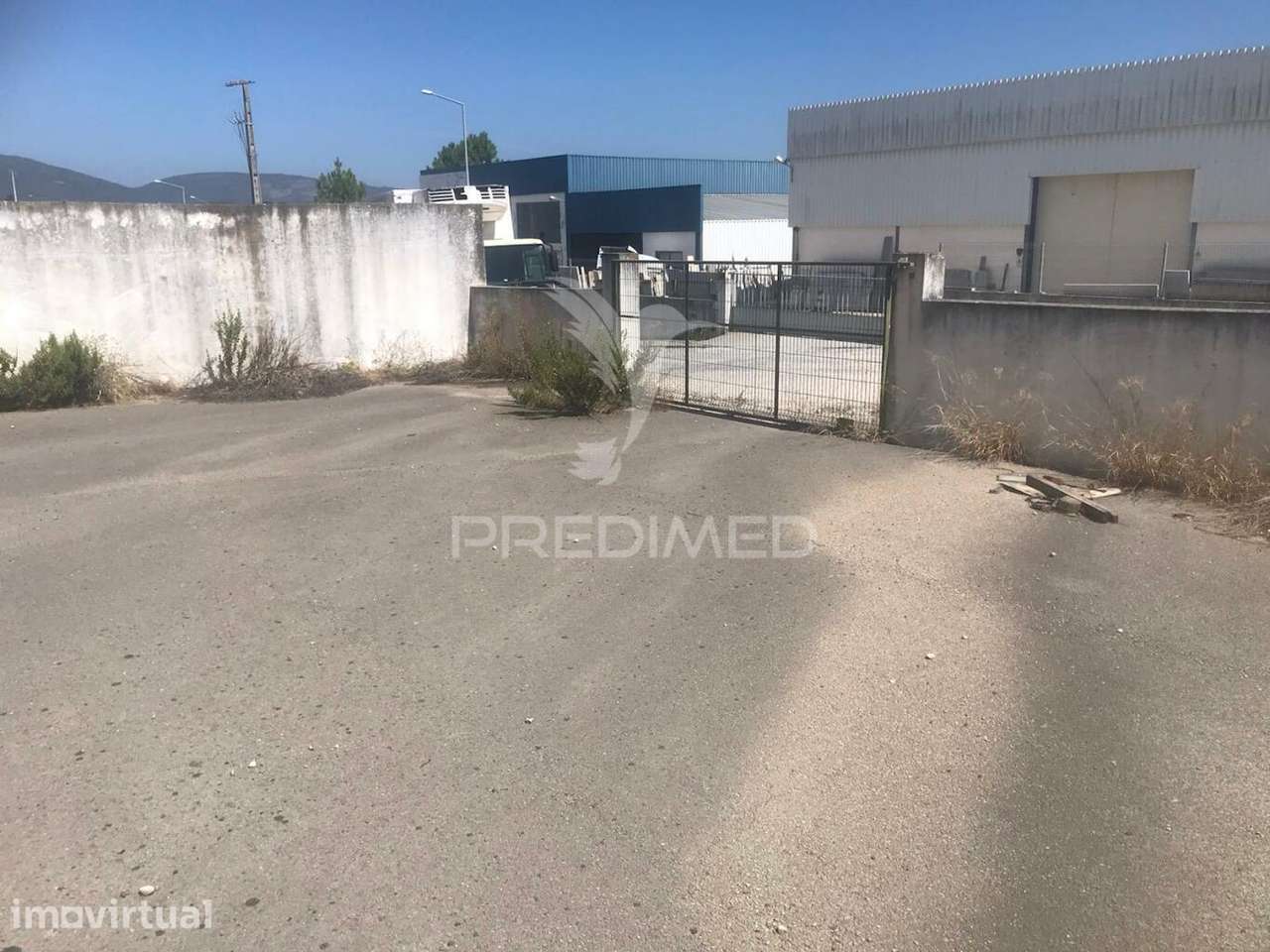 Armazém com terreno e escritórios em Alenquer - Grande imagem: 2/19