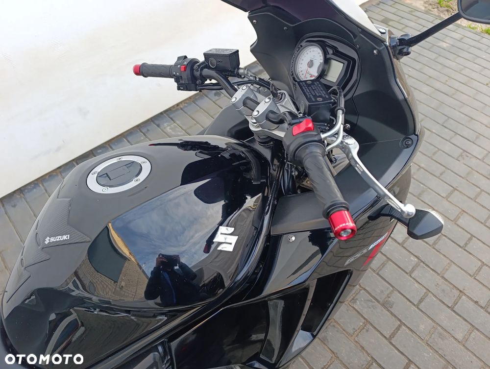 Suzuki GSX - 25