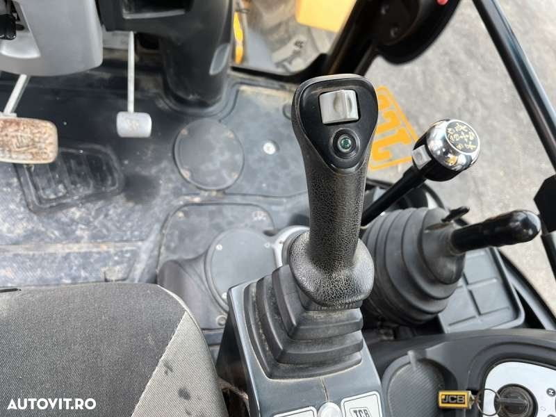 JCB 4CX - 37