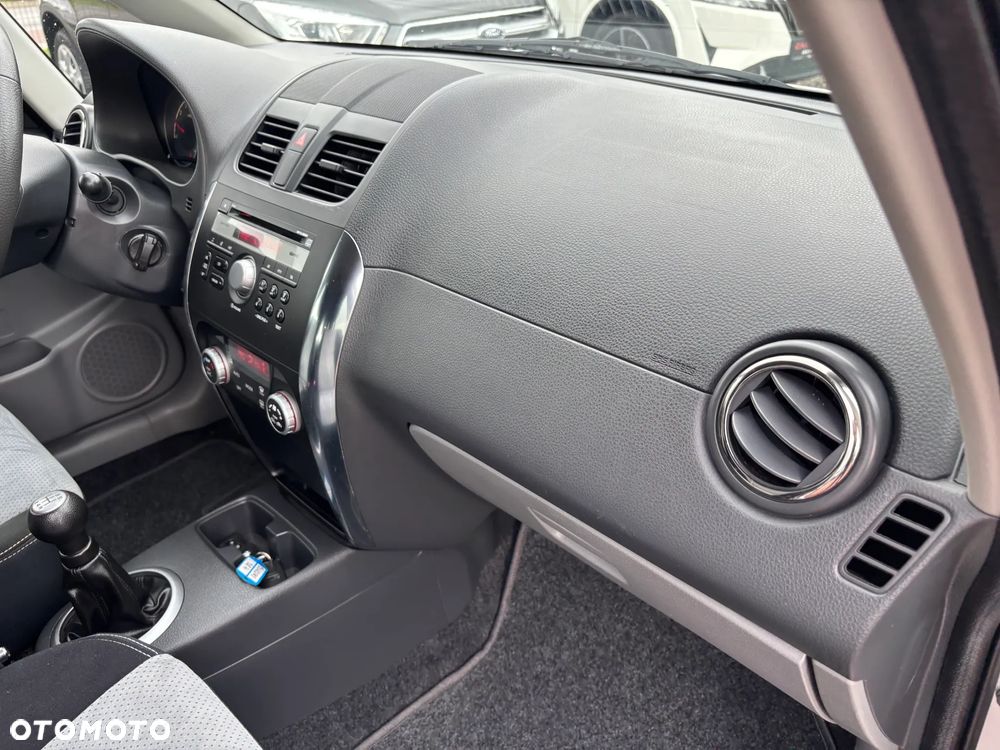 Suzuki SX4 1.6 Comfort - 23