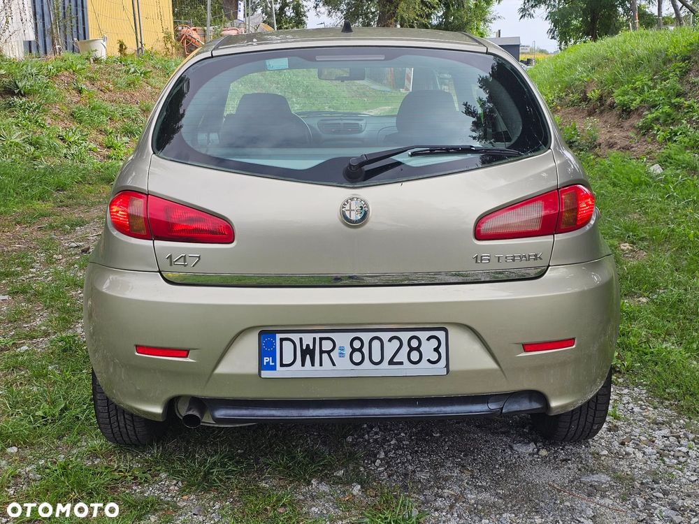 Alfa Romeo 147 1.6 T.S Impression - 11