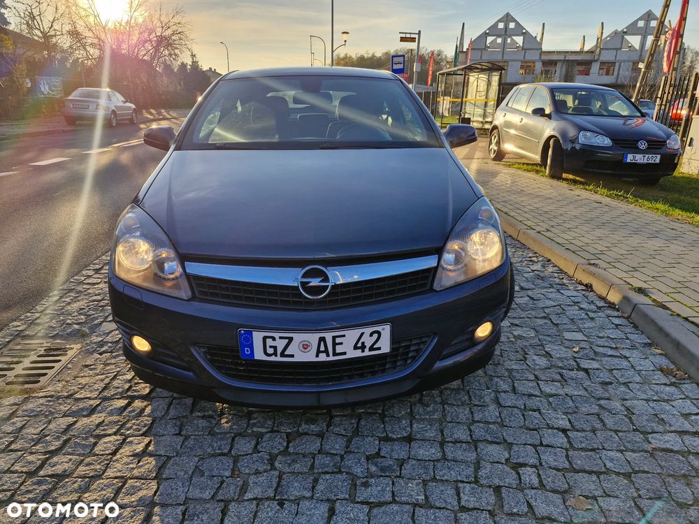 Opel Astra GTC 1.6 - 7