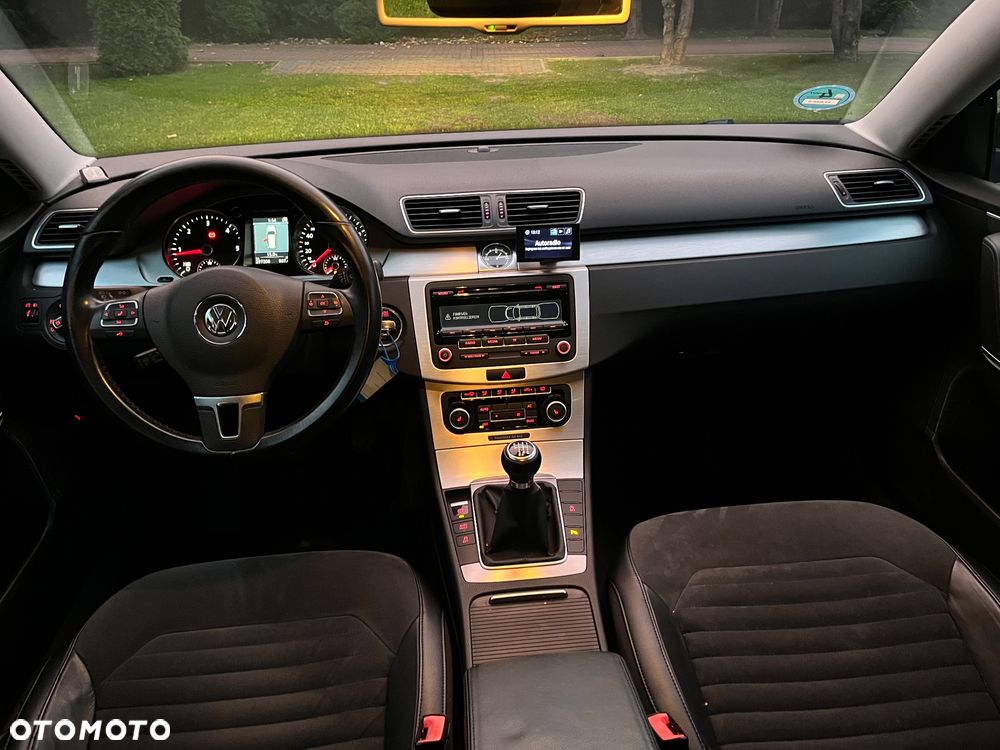 Volkswagen Passat - 15
