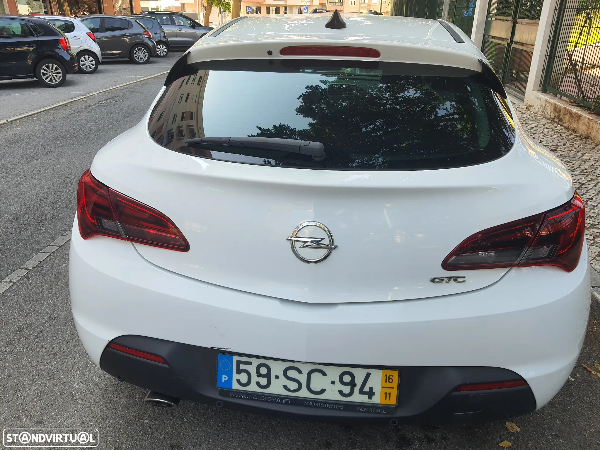 Opel Astra GTC - 12