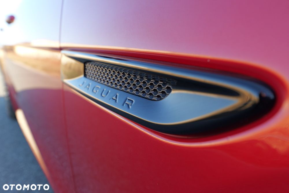 Jaguar XE P250 R-Dynamic Black - 13