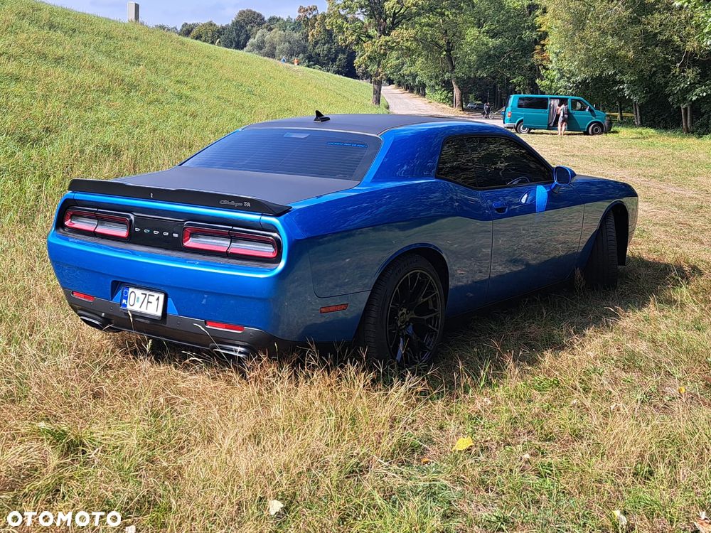 Dodge Challenger - 21