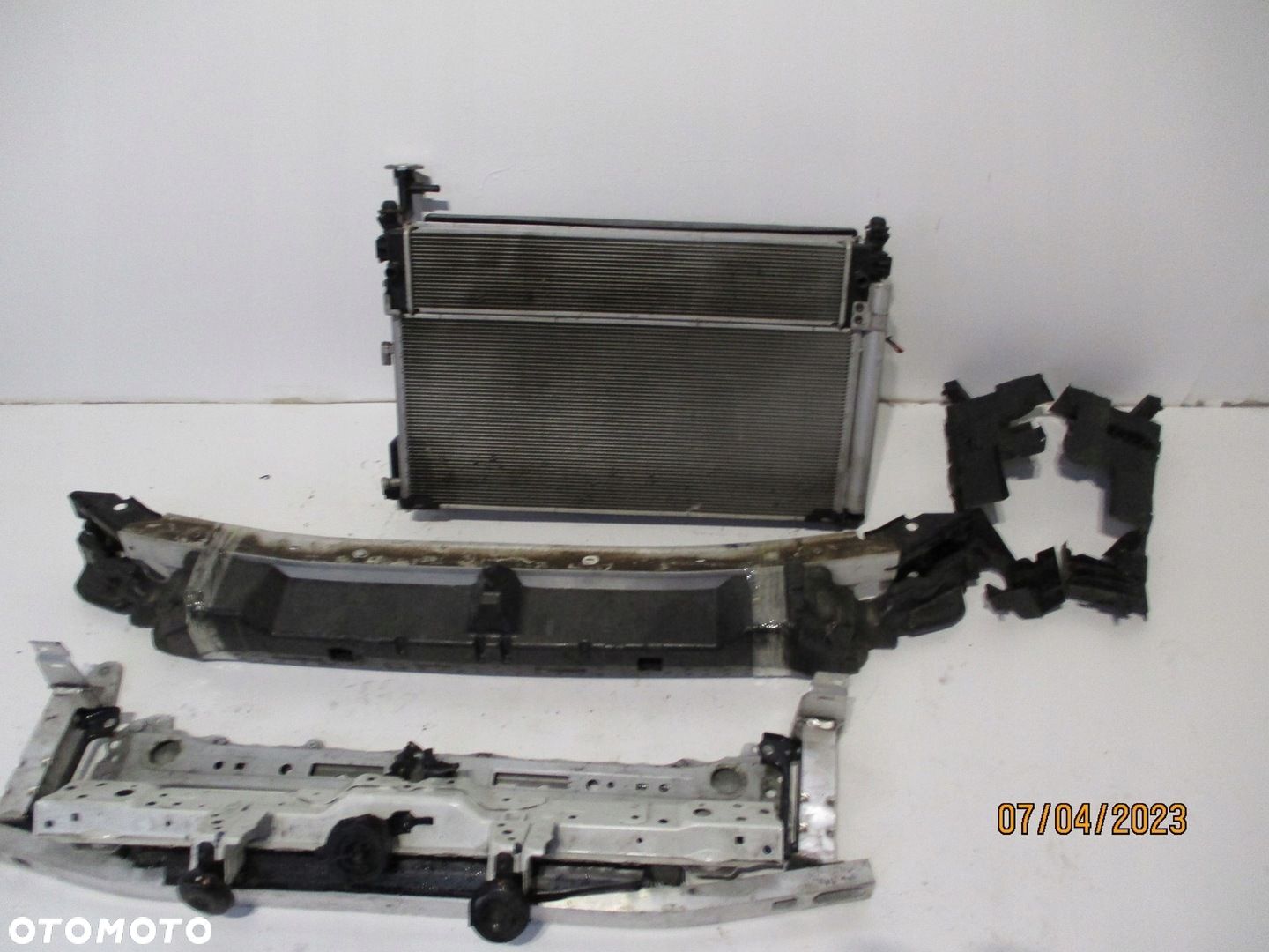 Pas przedni chłodnice TOYOTA RAV4 V 21r 2,5 HYB - 1