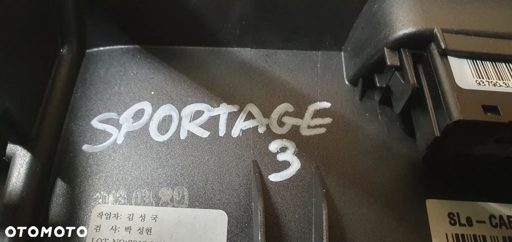 Ramka dekor radia konsoli włącznik awaryjnych Kia Sportage III - 11