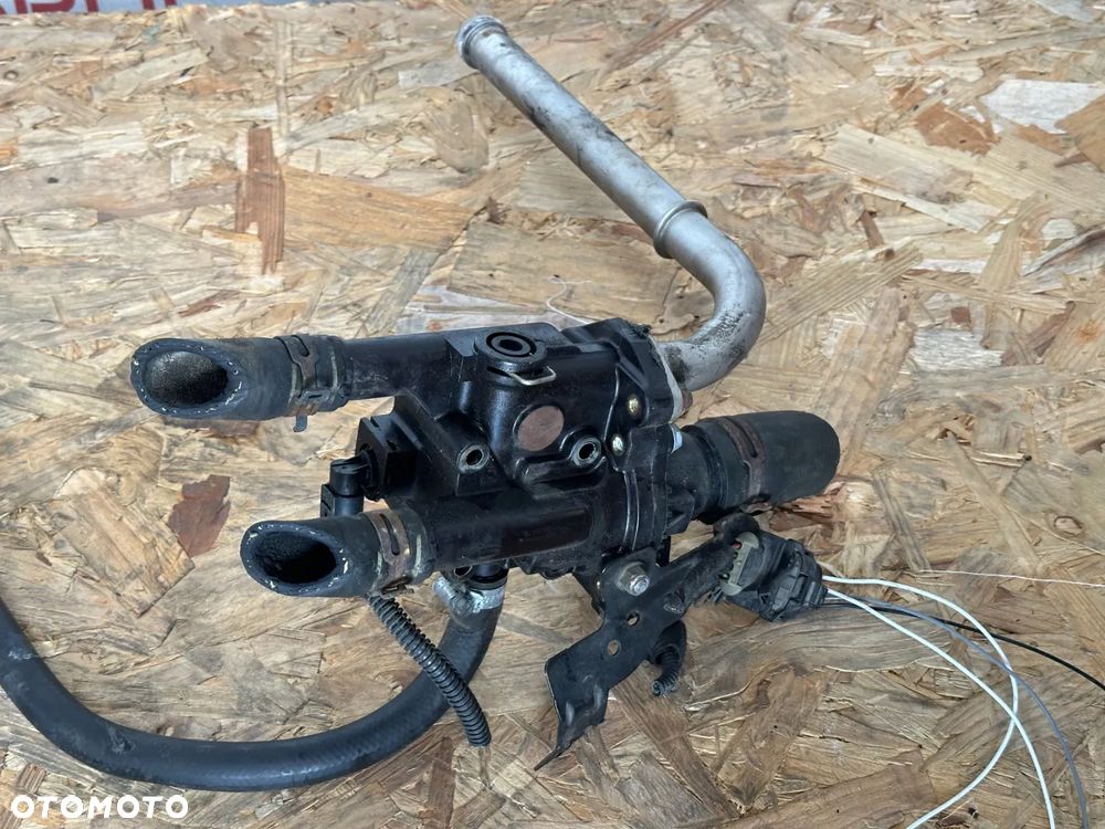 OBUDOWA TERMOSTATU OPEL ASTRA IV 1.6 B 12' A16XER - 1