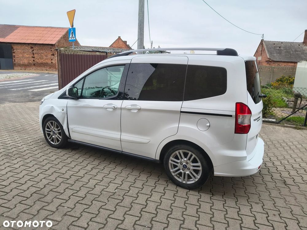 Ford Tourneo Courier - 10