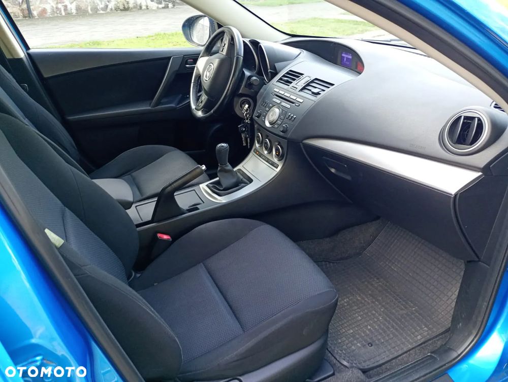 Mazda 3 1.6 Exclusive + - 4
