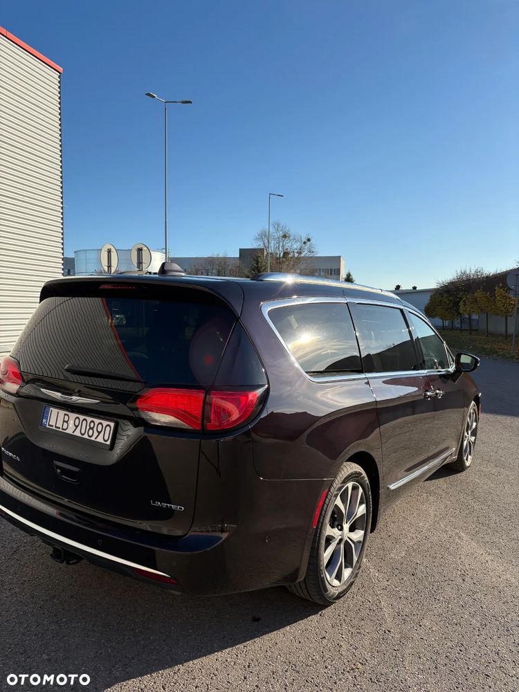 Chrysler Pacifica - 10