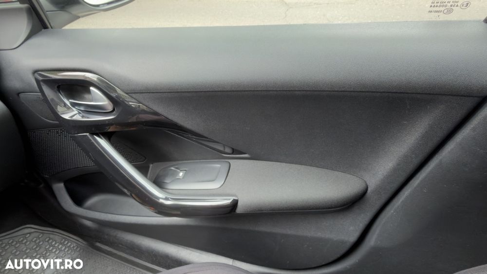 Peugeot 208 - 15