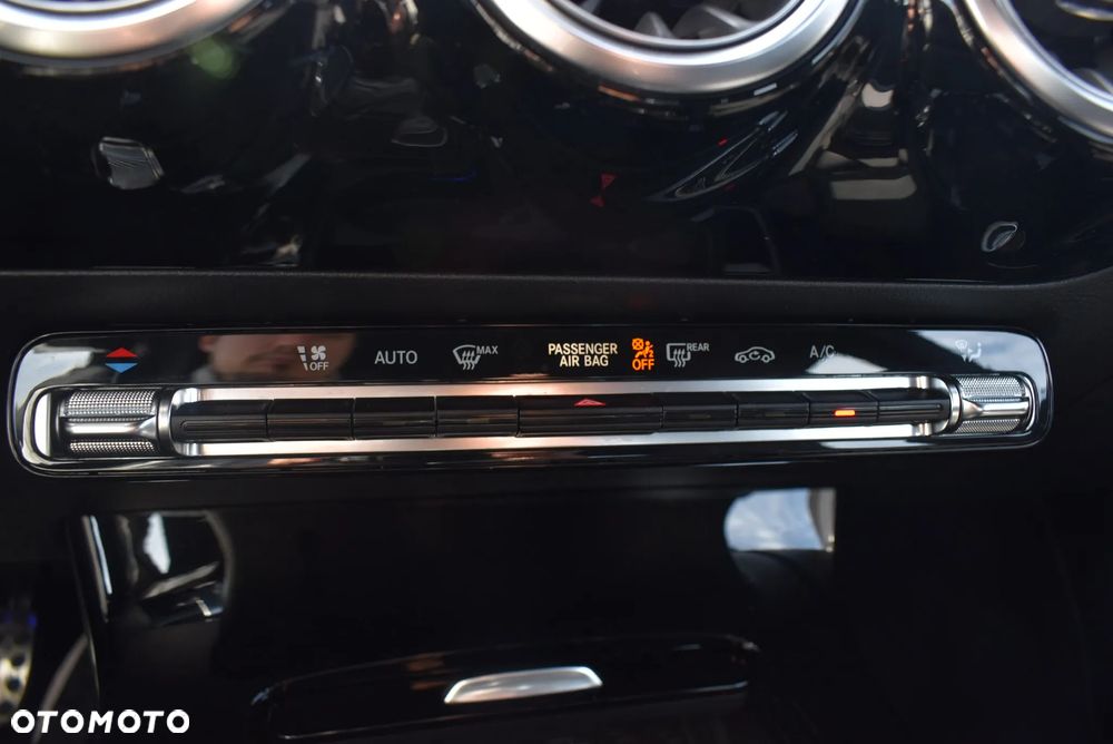 Mercedes-Benz CLA 200 7G-DCT - 35