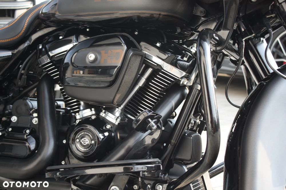 Harley-Davidson Touring Road Glide - 13