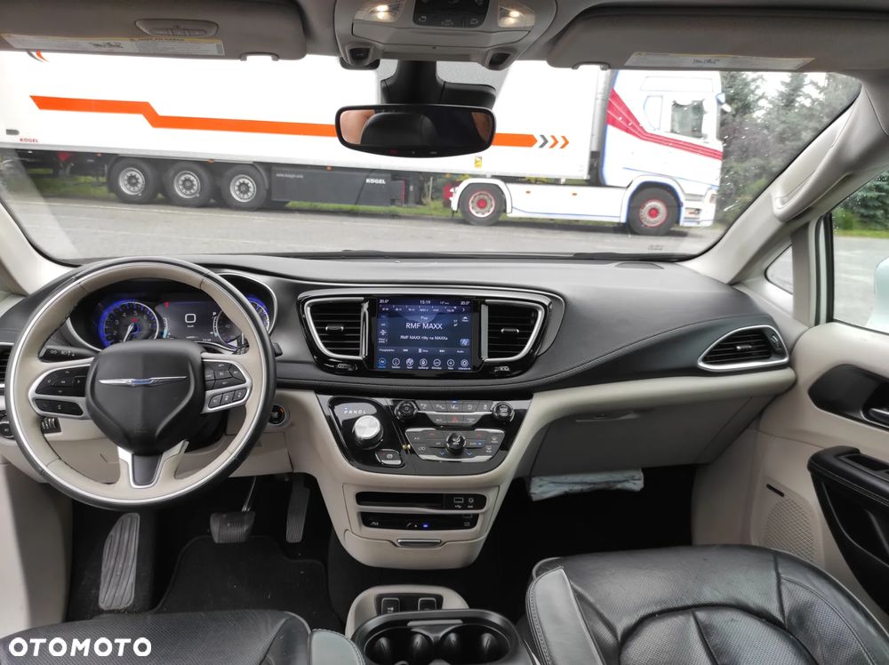 Chrysler Pacifica - 26