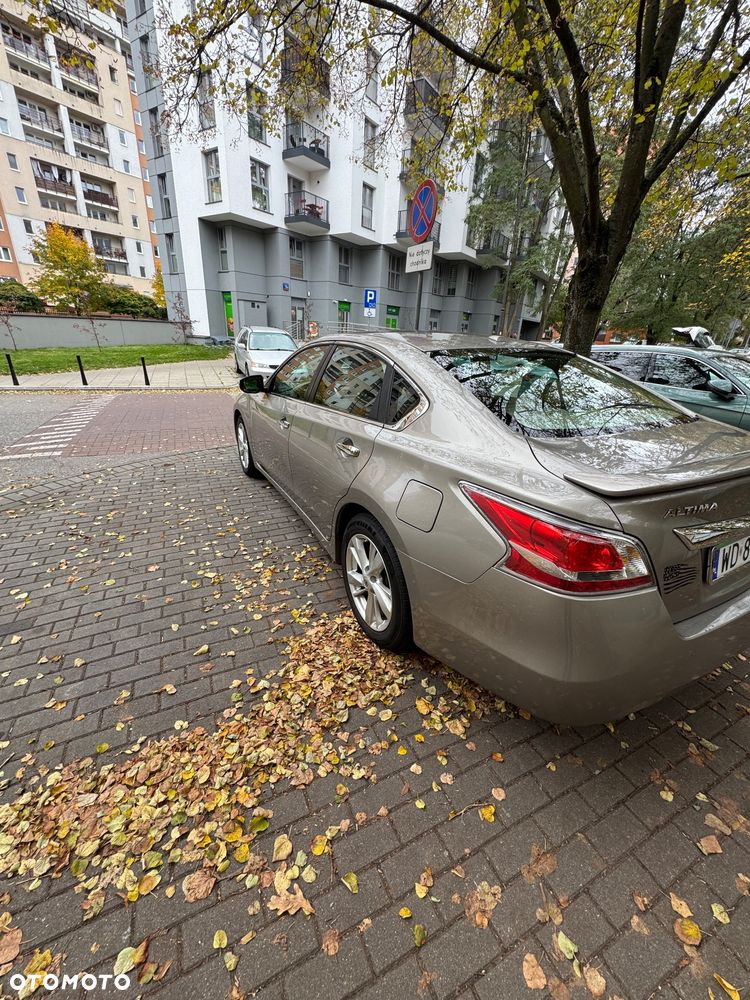 Nissan Altima - 3